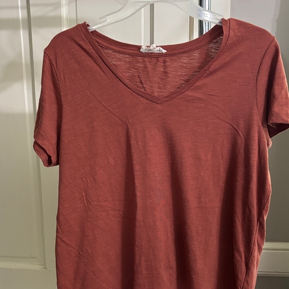 V-Neck Short Sleeve Tee in Rust - Picture 1 of 5